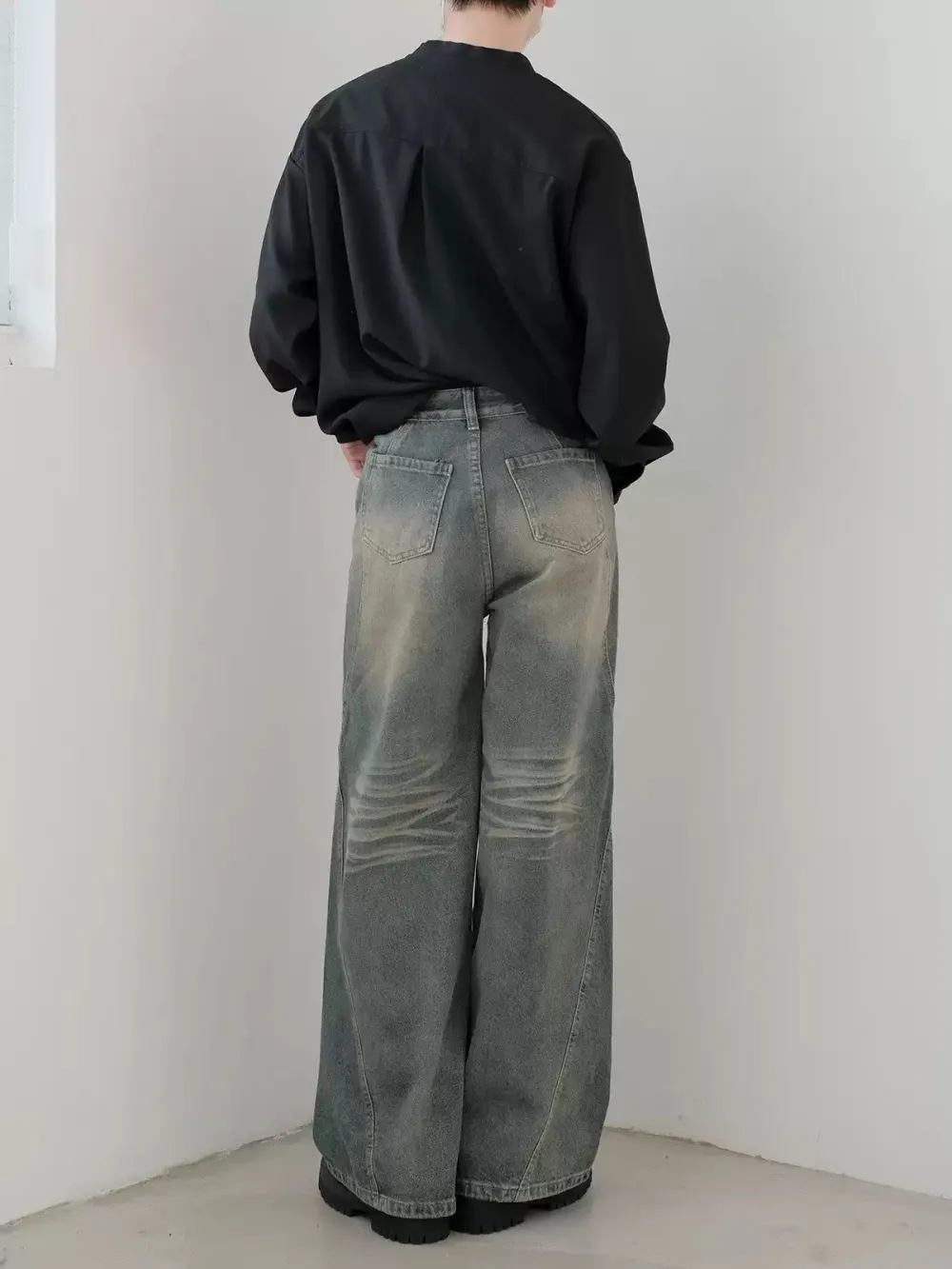 Diagonal Detail Wide Leg Jeans