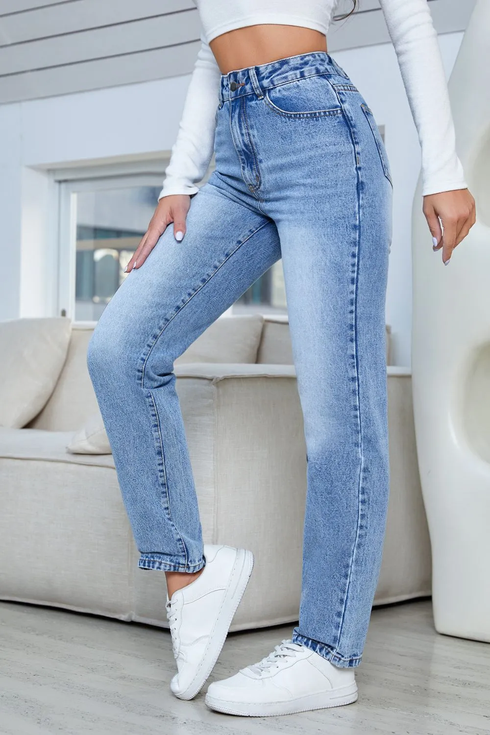 Clean-Lined Washed Pocketed Stretch Straight Leg Jeans