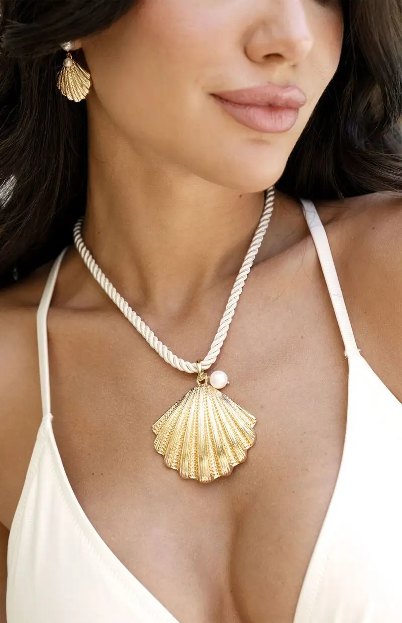 Ettika Scallop Shell Pendant Necklace