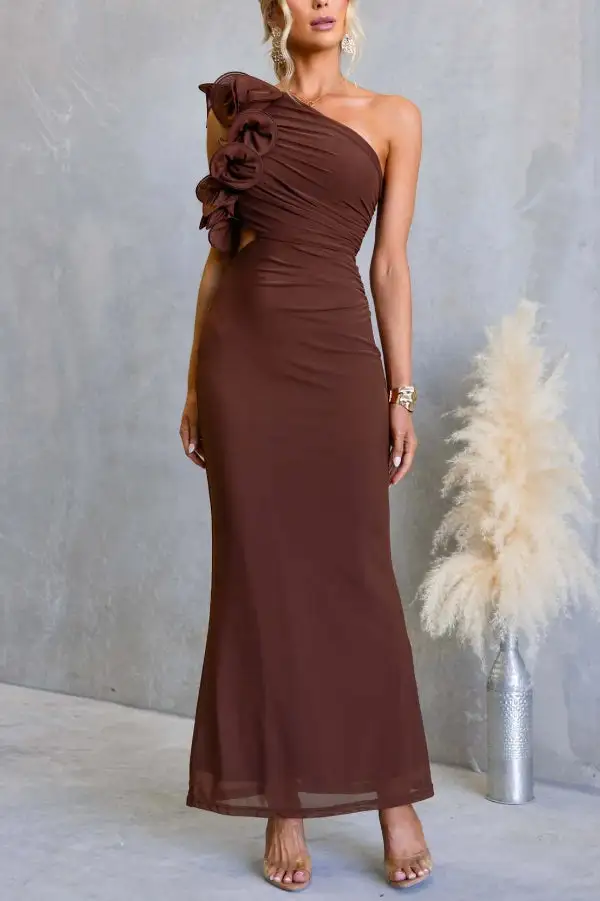 Sophisticated Sleeveless And Flowing Maxi Skirt