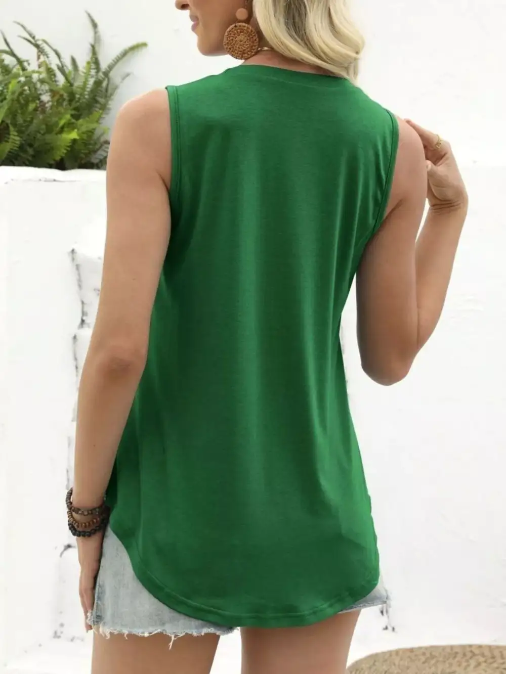 Tailored Refined Round-Neck Tank Top
