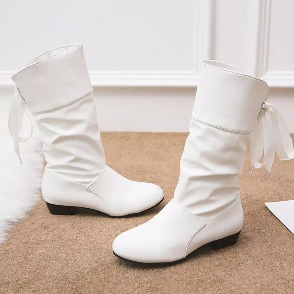 Relaxed Round Toe Block Heel Boots