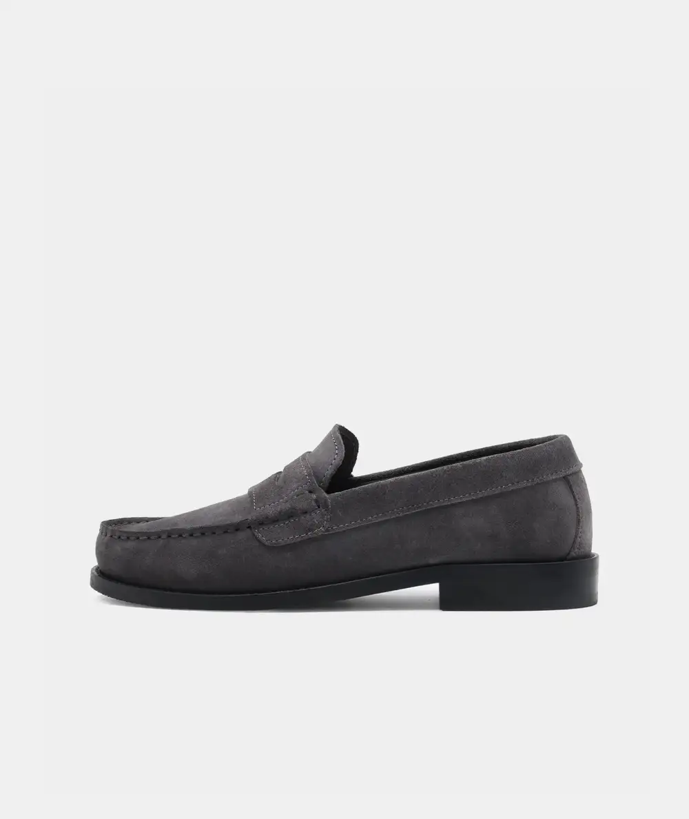 Refined Casual Suede Loafers