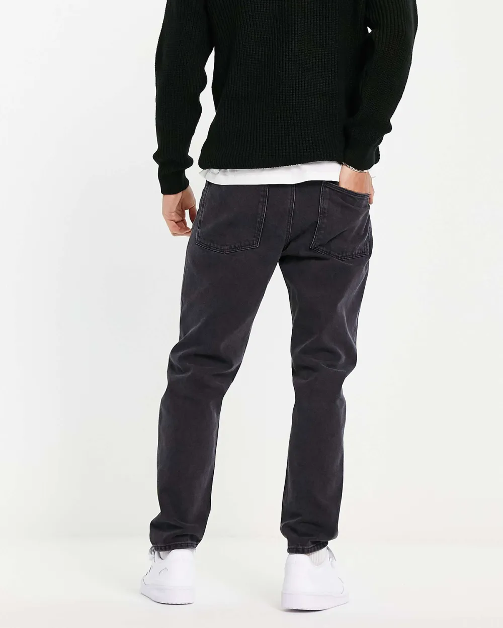 Tapered Jeans In Washed Black