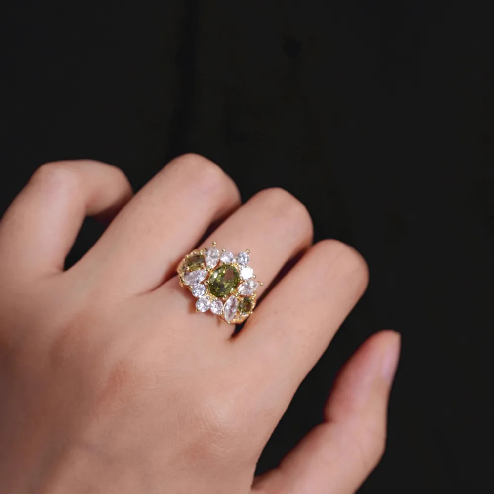 ✨ A little green. A lot of glamour. Designed with striking olive-green stones and sparkling accents, these statement rings bring an elegant vintage touch to any look. 💚