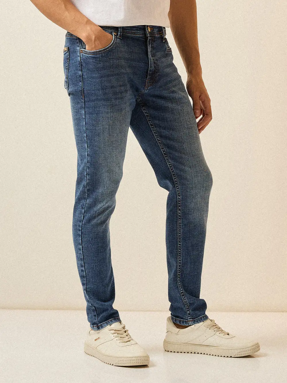 Weekend Profile Stretch Pocket Lightweight Jeans