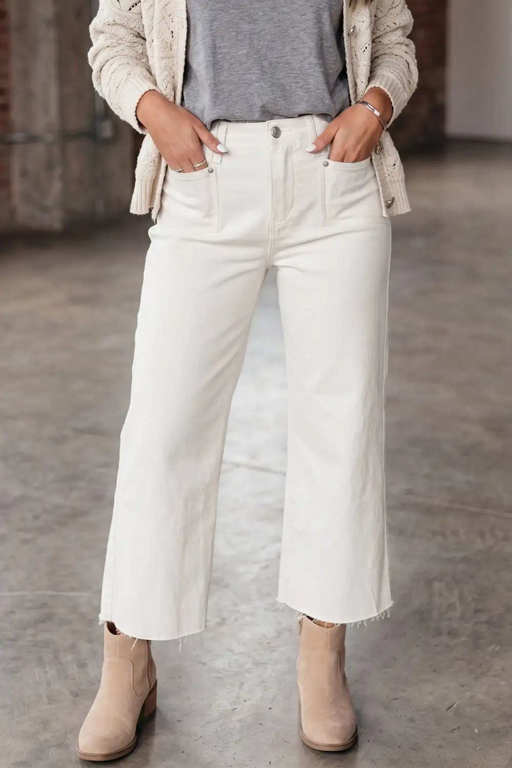 Women's Raw Hem Ankle Length Loose Jeans