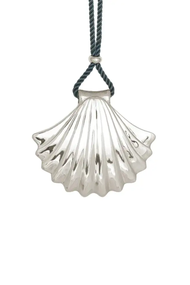 Shell Bow Necklace