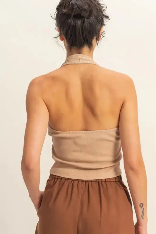 Refined Halter-Neck Ribbed Buttoned Halter Top