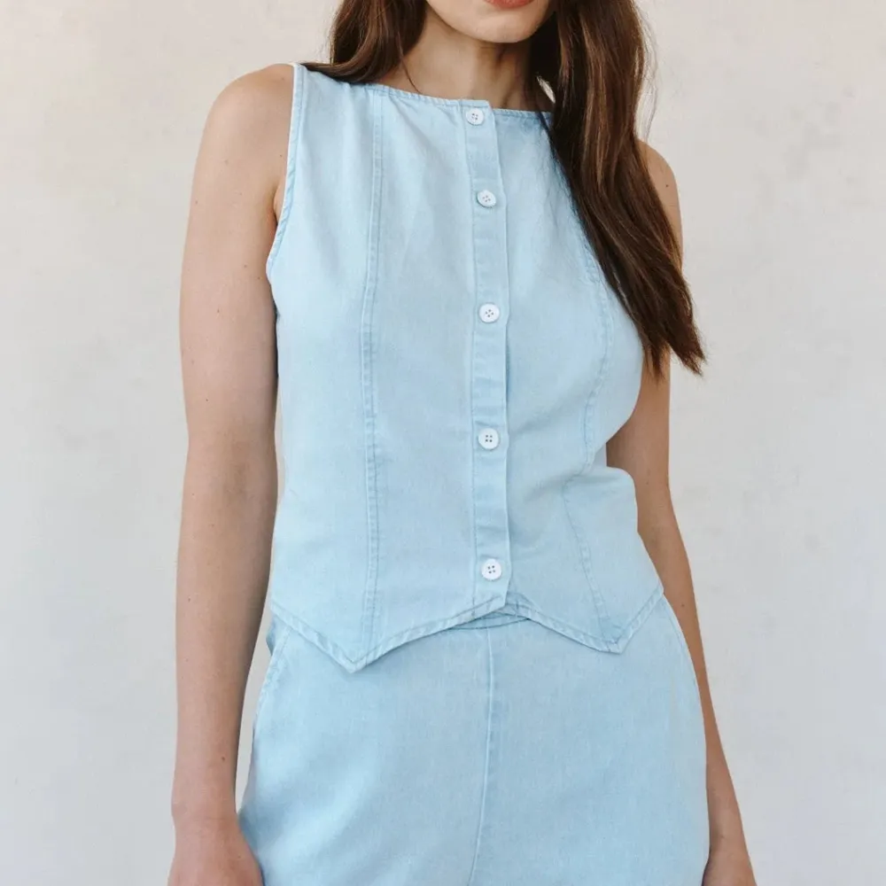 Boatneck Seamed Sleeveless Top