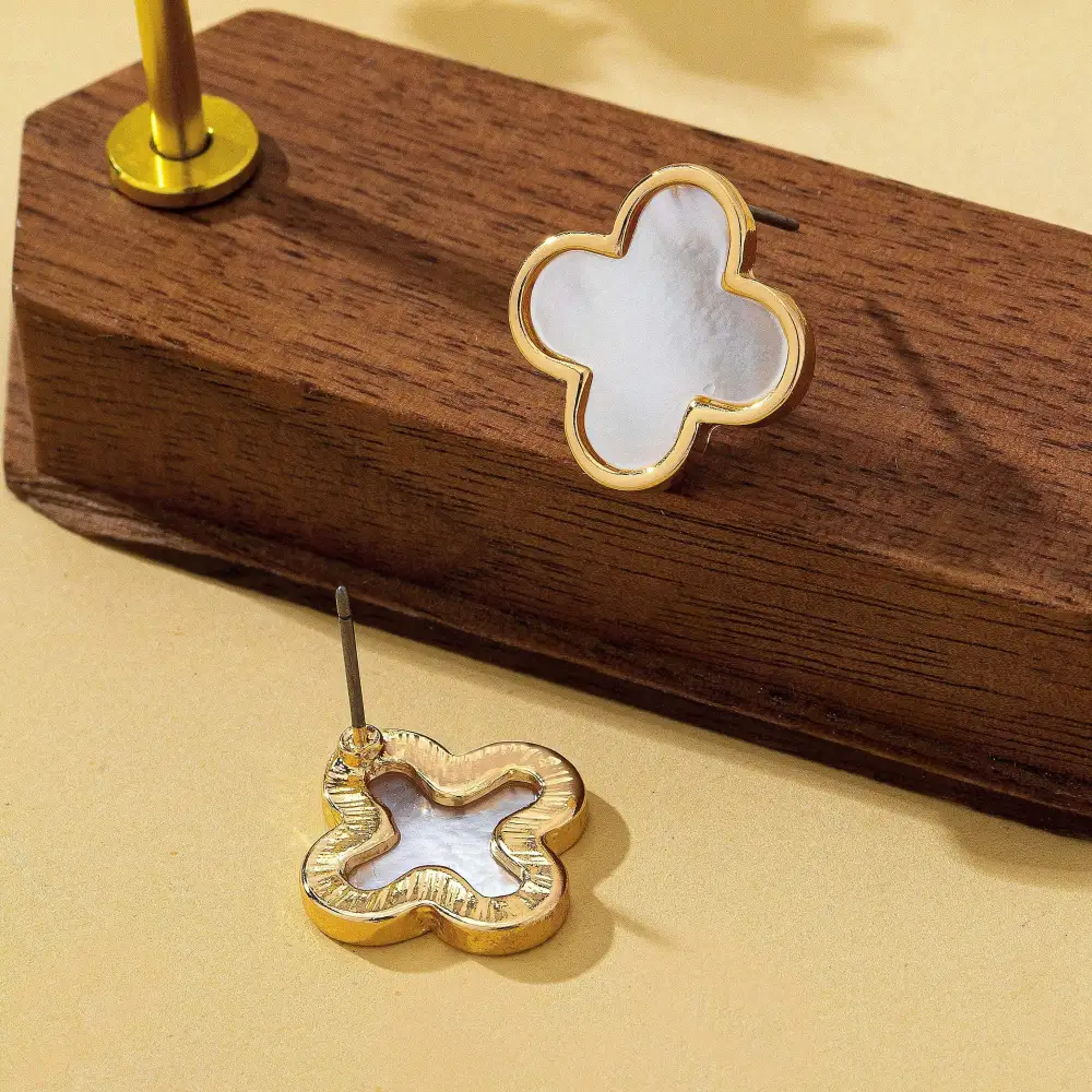 Mother Of Pearl Clover Stud