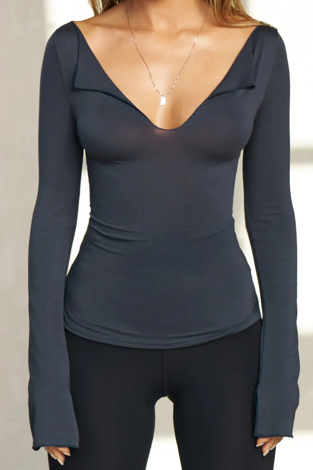 Refined Notched V Neck Fitted Long Sleeve Top