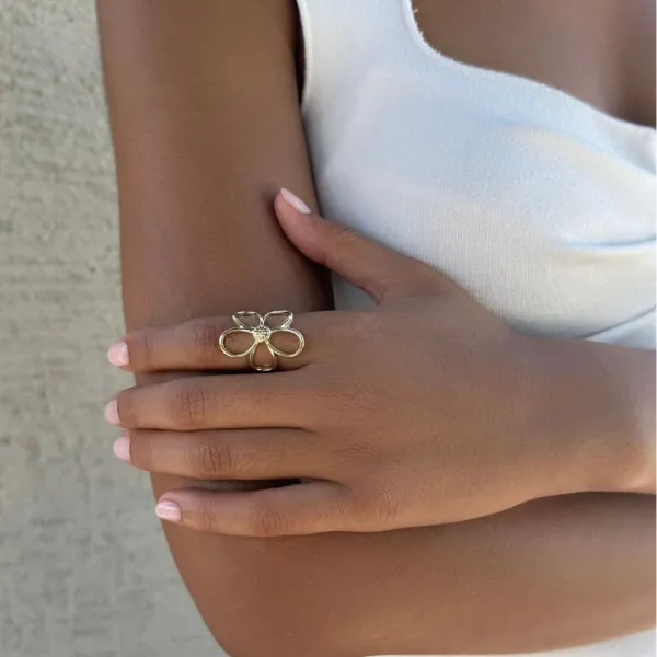 Floral Band Fashion Ring