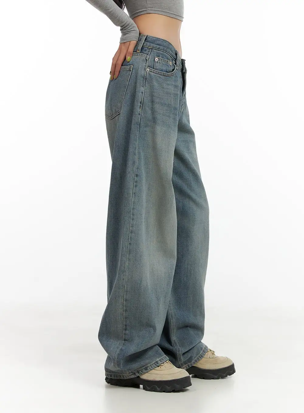 Low-Waist Baggy Jeans
