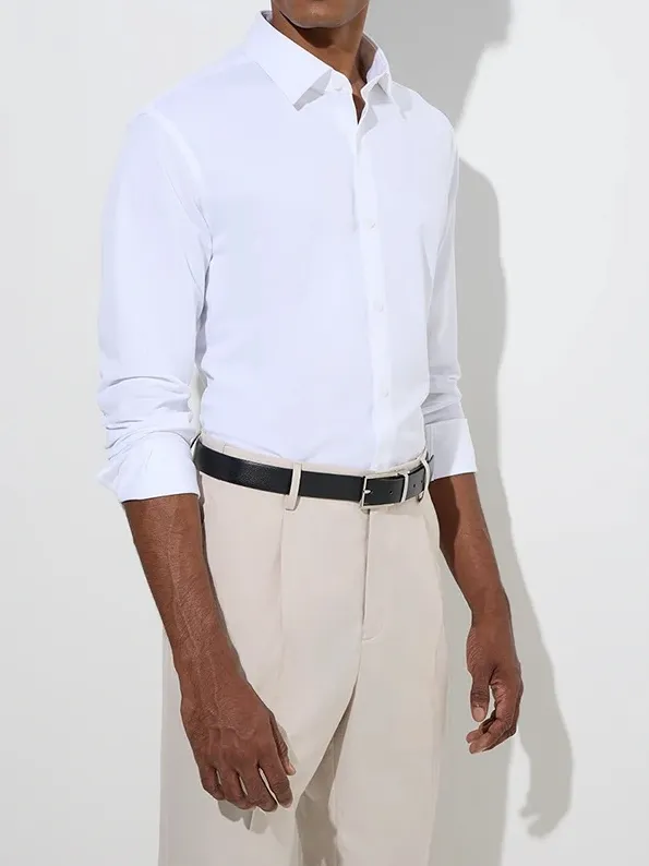 Man's Formals White Solid Slim-Fit Shirt