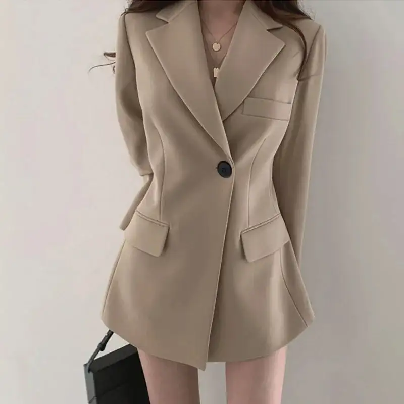 Lightweight Pocketed Tailored Blazer