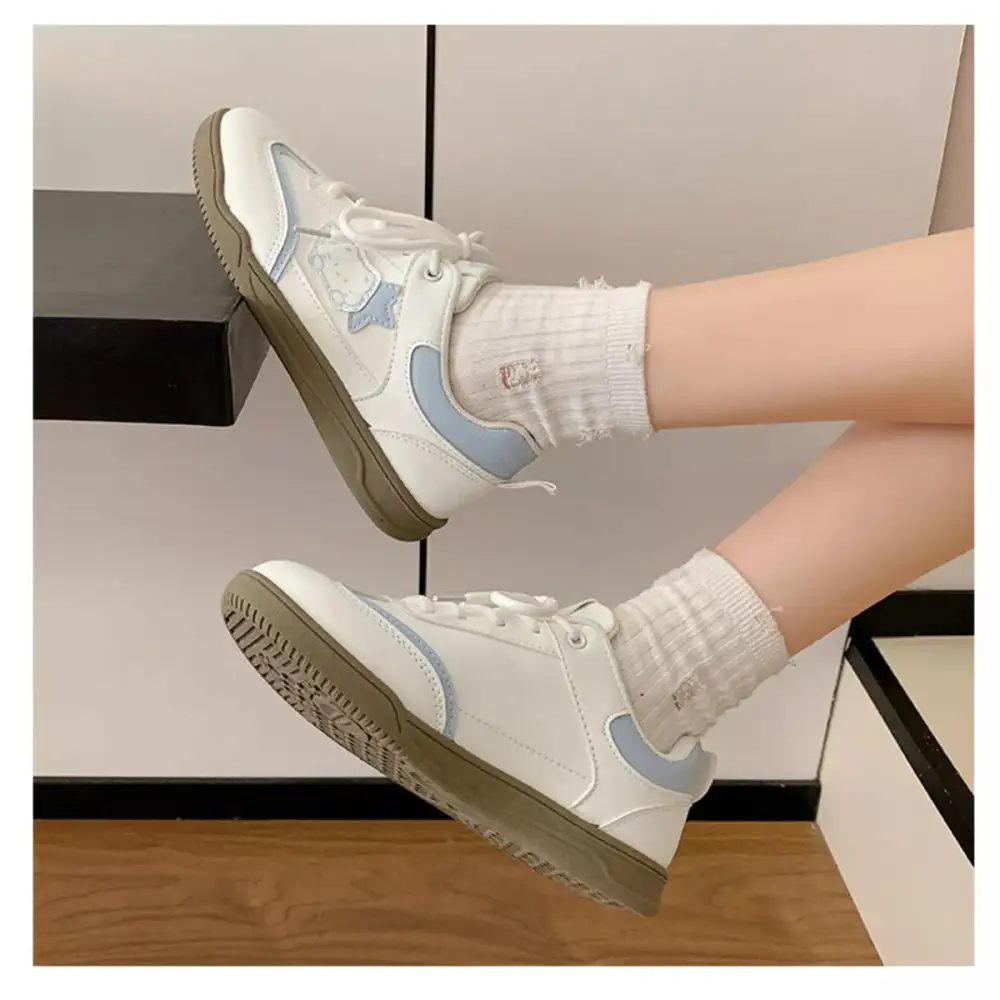 Lace-Up Round Toe Sneakers