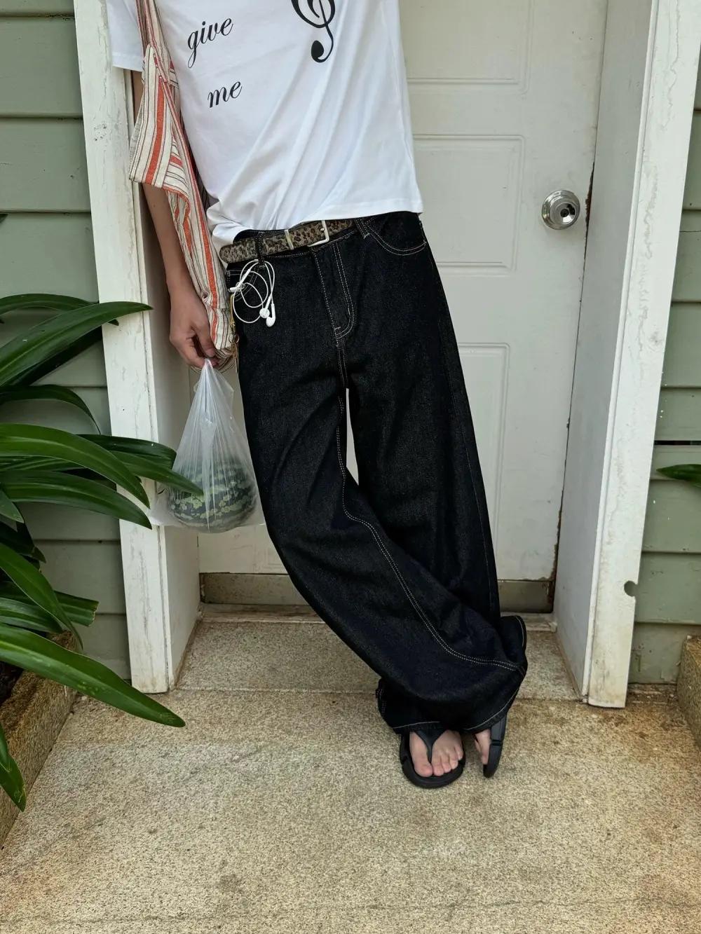 Distressed Printed Loose Fit Jeans