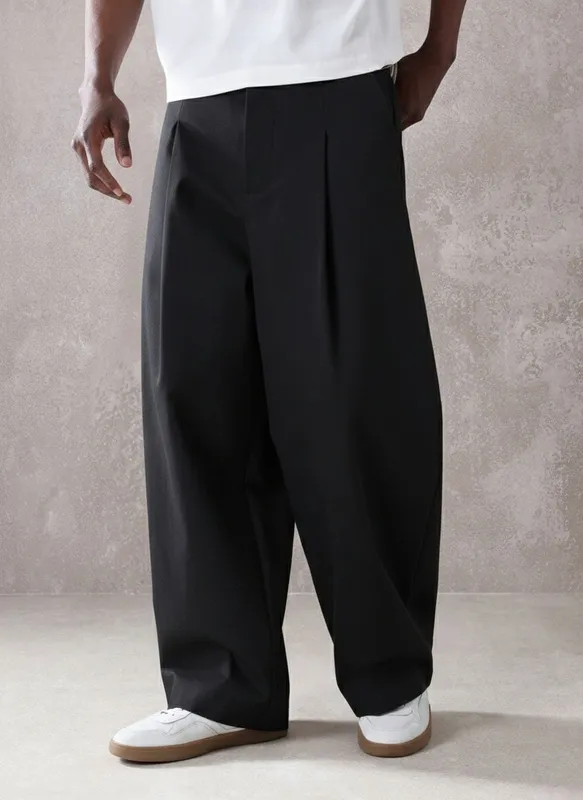 Minimal Pleated Wide-Leg Trousers
