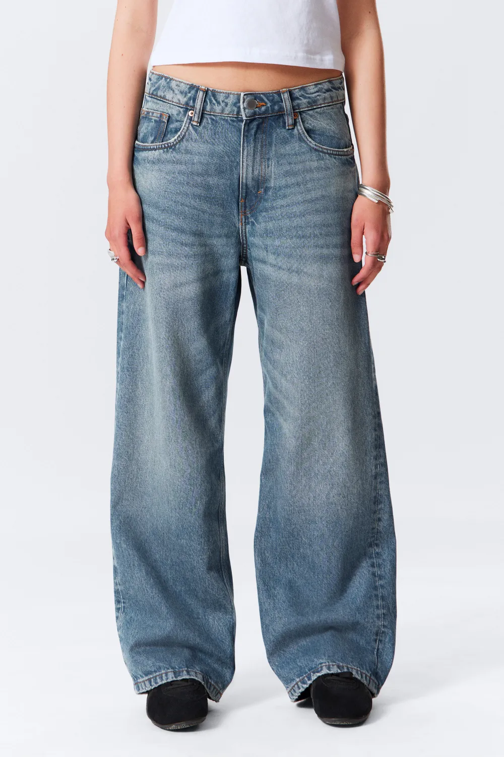 Loose Low Rise Jeans With Pockets