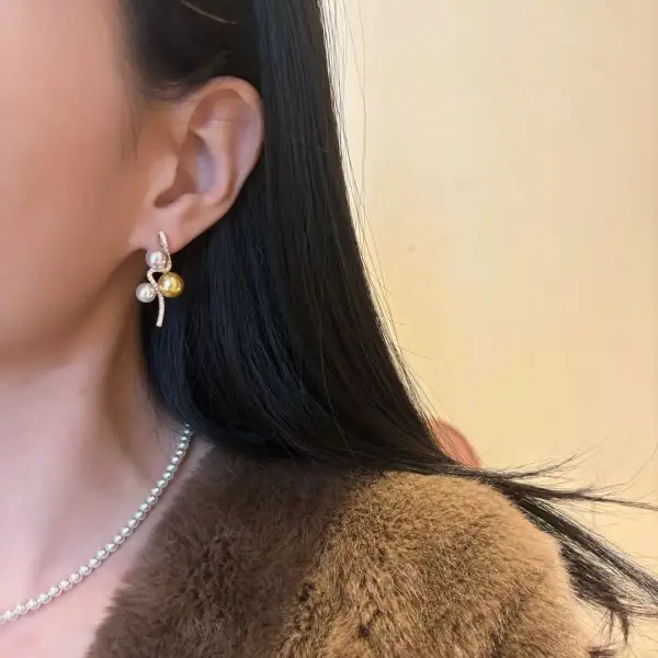 Women's Pearl and Zircon Dangle Earrings