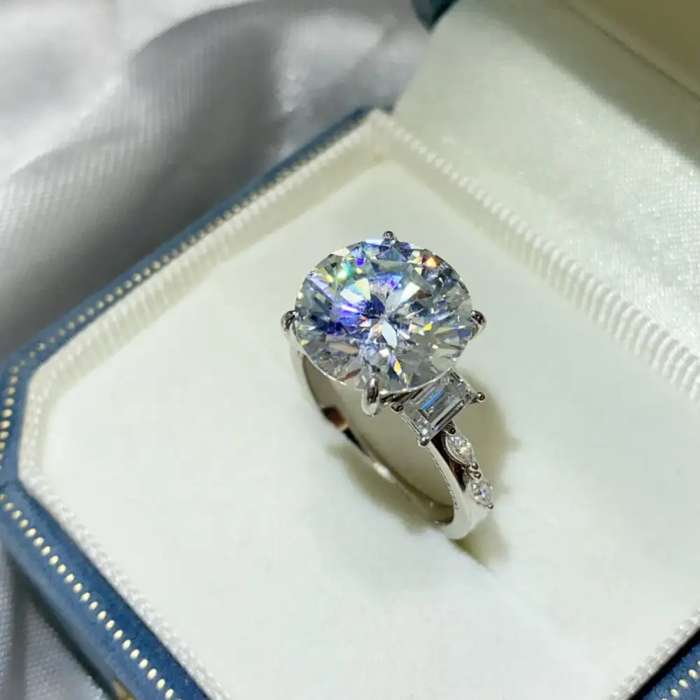 Daily Wear Moissanite Ring