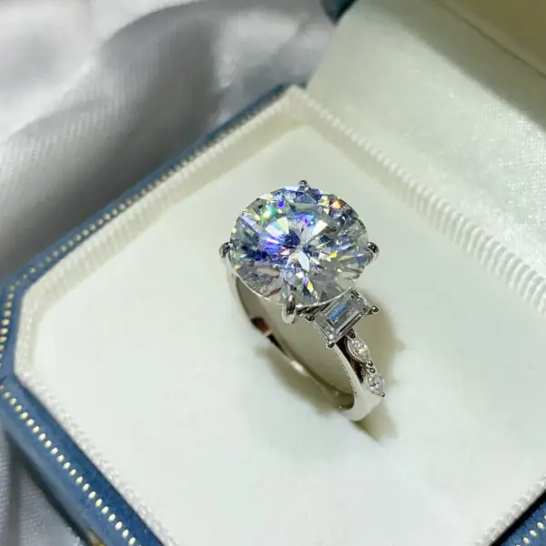 Daily Wear Moissanite Ring