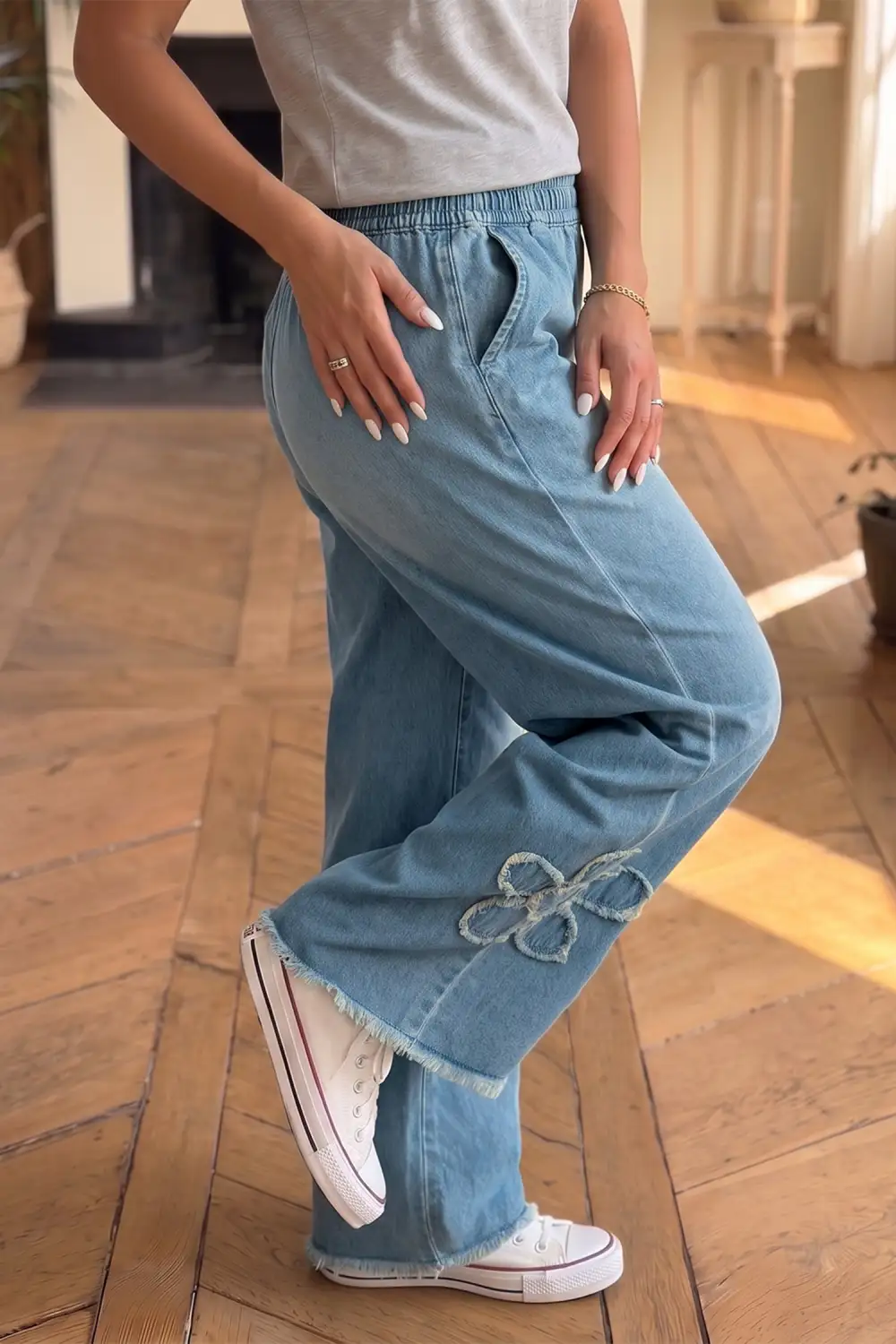 Women's Frayed Floral Patch Wide Leg Raw Hem Wide Leg Jeans
