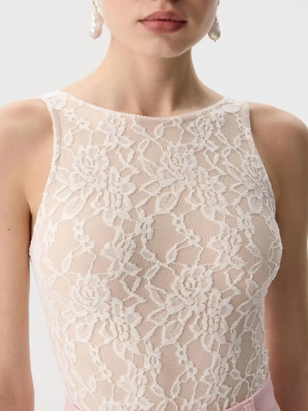 Round-Neck Lace Tank Top