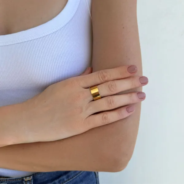 Streamlined Band Fashion Ring