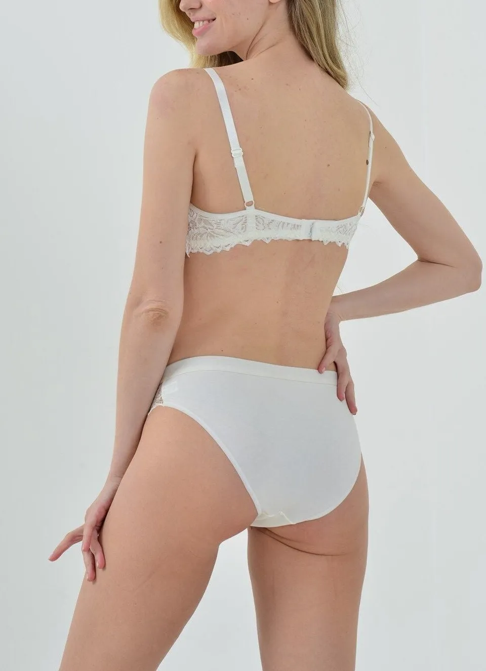 Supportive Lace Padded Bra