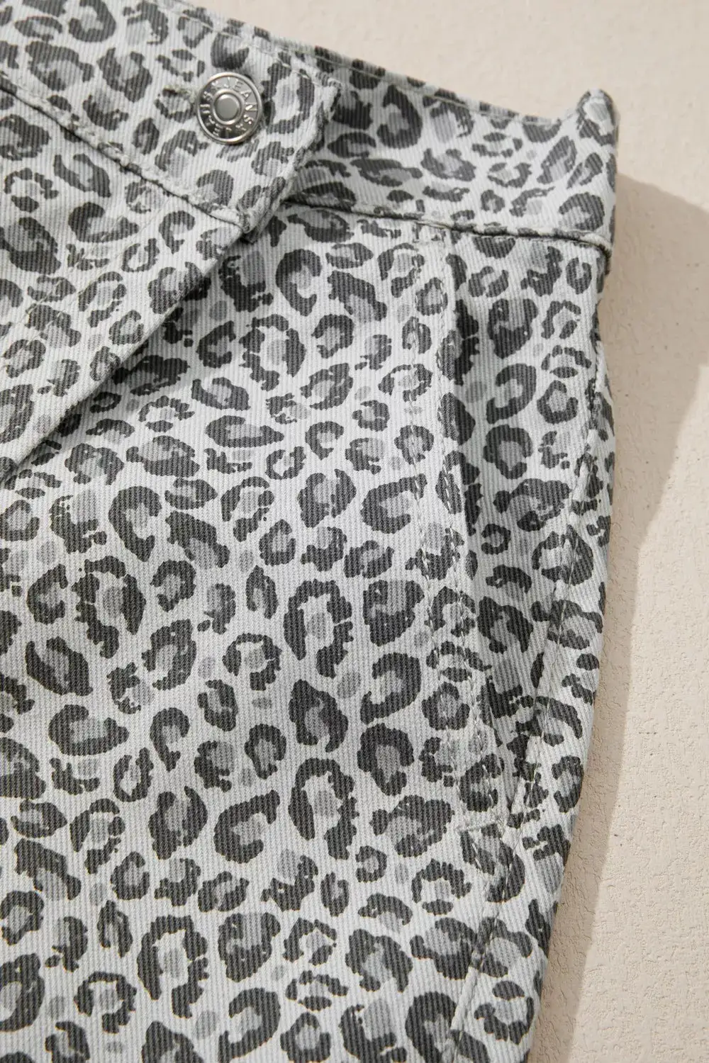 Elastic-Waist Pocketed Cotton Leopard-Print Denim Shorts