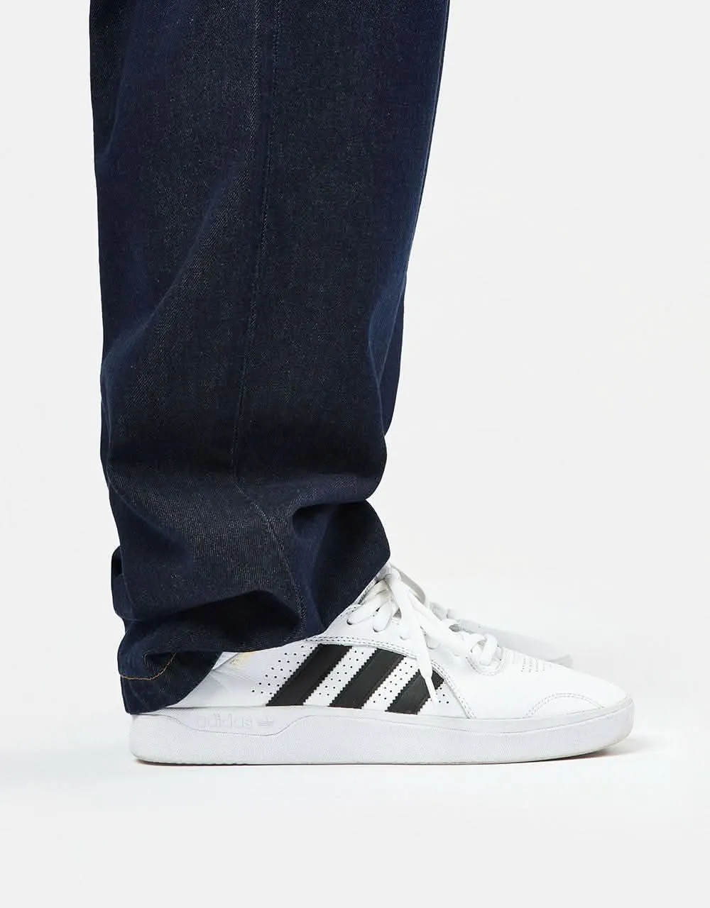 Rinsed Loose Tapered Four Pocket Denim Jeans