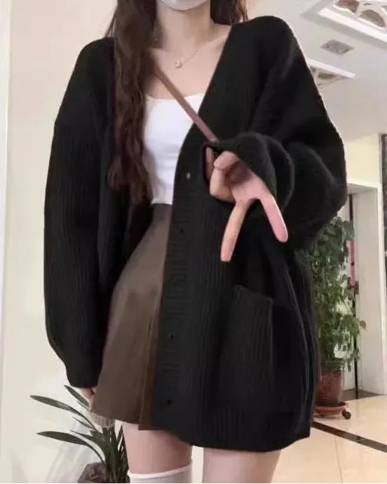 Classic Cashmere Button-Front V-Neck Relaxed-Fit Cardigan