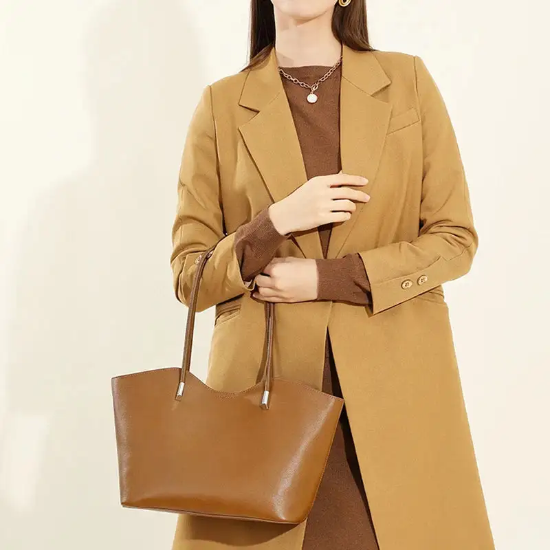 Refined Luxury: Soft Genuine Leather Large-Capacity Handbag