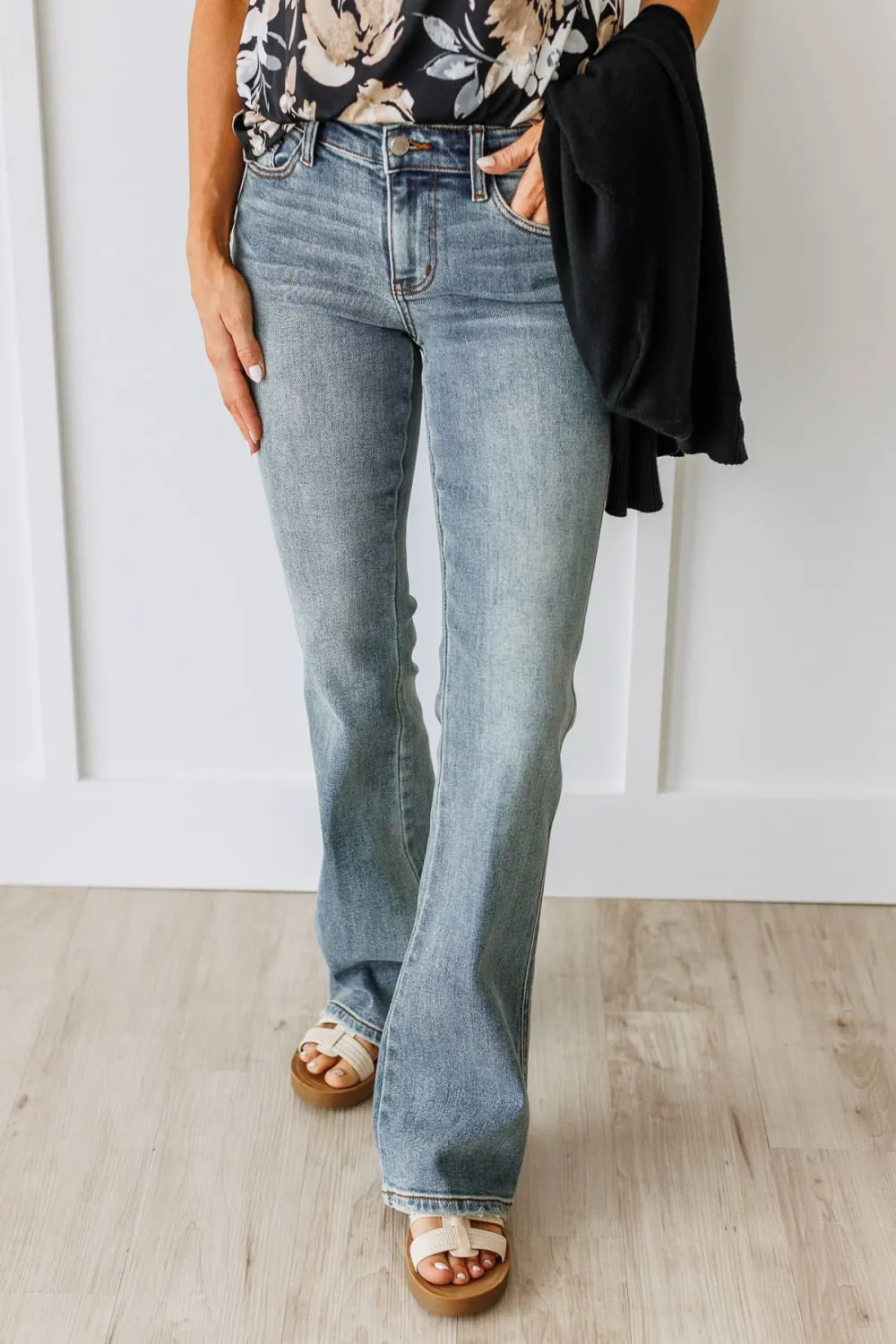 Low-Rise Bootcut Clean Finish Jeans