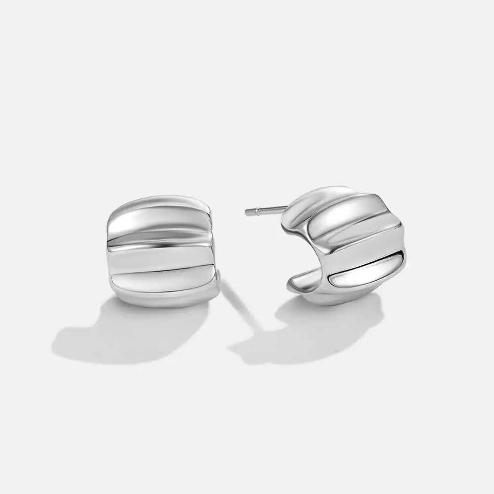 Minimal Hoop Wave Earrings