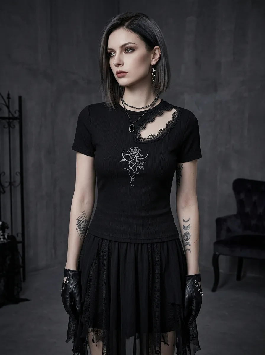 Victorian-Inspired Rose Thorn Lace Night Look Women's Gothic T-Shirt