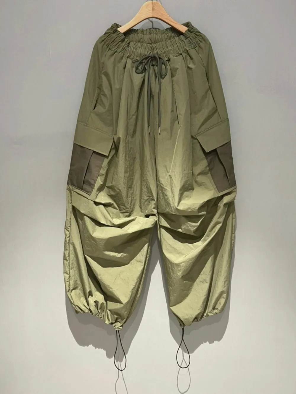 Versatile Colorblock Cuffed Relaxed Cargo Pants