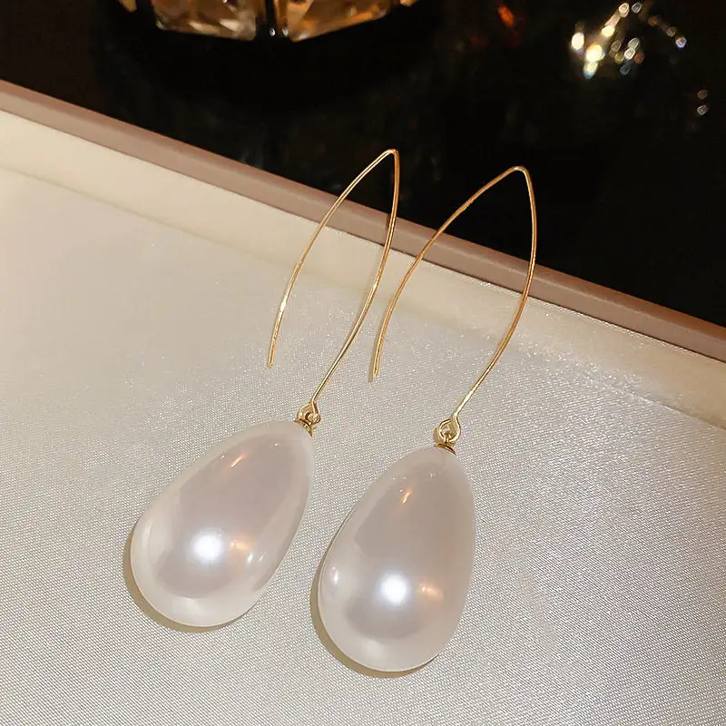 Vintage Geometric Pearl Stud Earrings
