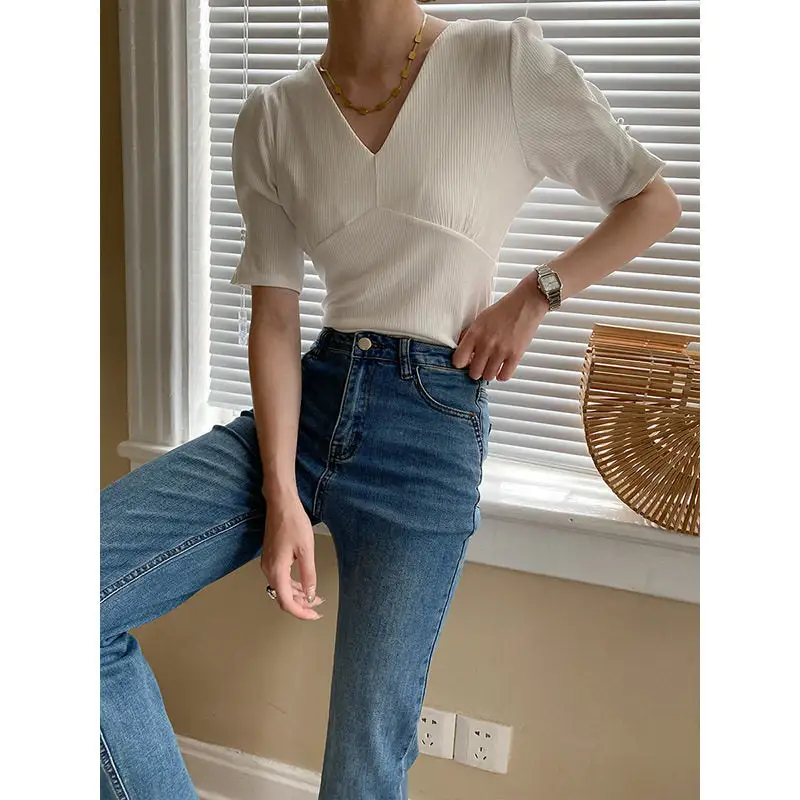 Streamlined V-Neck Pearl Button Sleeveless T-Shirt