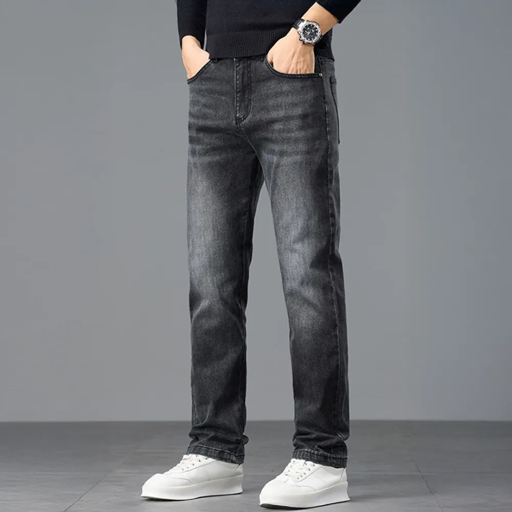 Clean Straight Fit Jeans