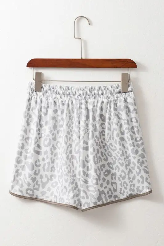 Relaxed Elastic Waist Lace Trim Shorts