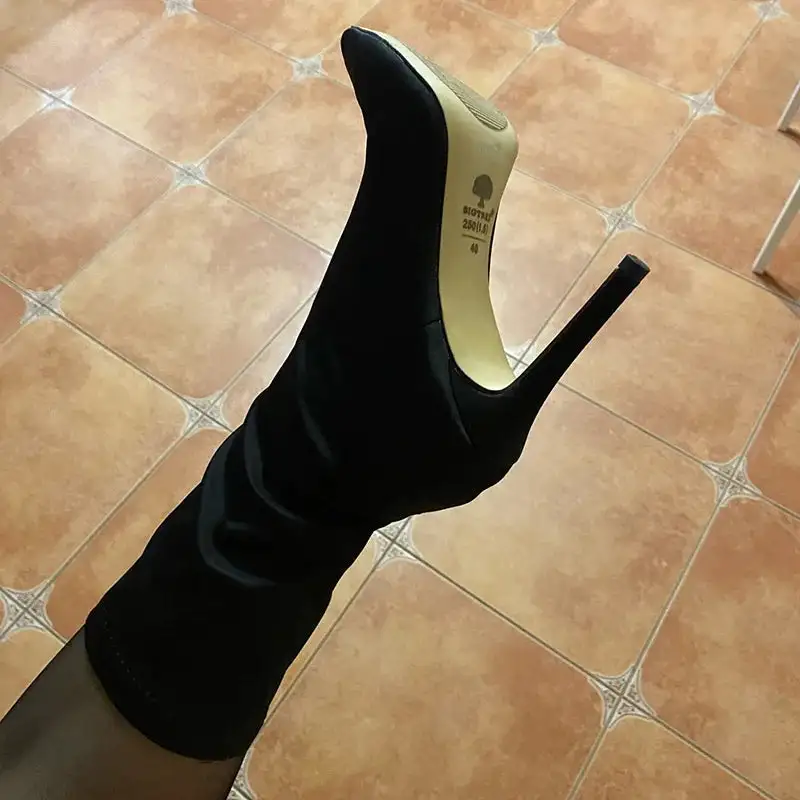 Contemporary Pointed-Toe Classic Pumps