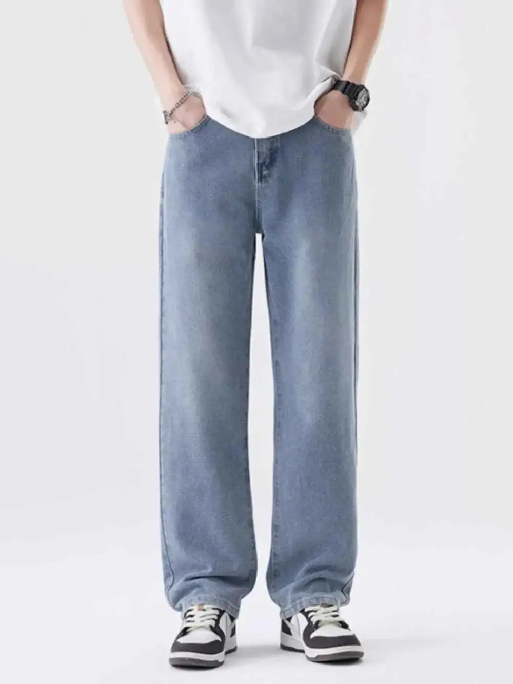 Relaxed Wide Leg Jeans