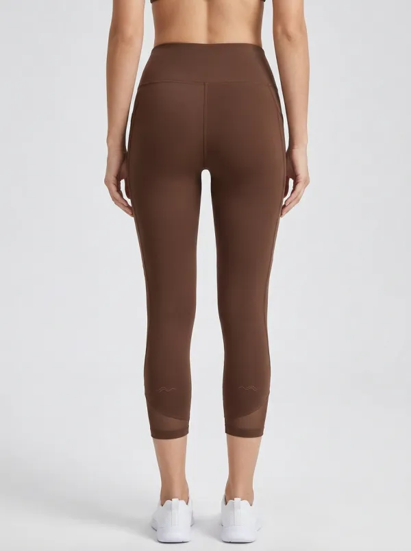 Classic Wave Pattern Yoga-Inspired Fitness Look Women's Stretch Capri Pants