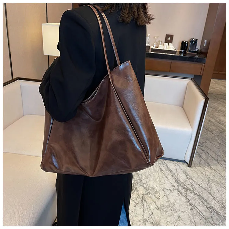 Clean Spacious Shoulder Bag