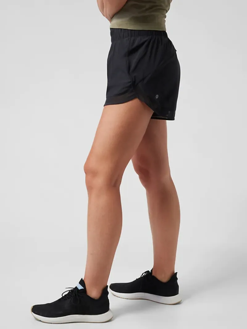 Lightweight Sports Shorts For Airy Casual Style