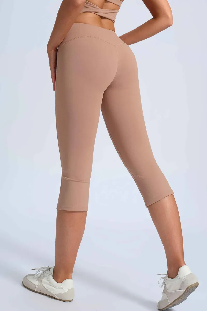 Sculpting Slim-Fit Capri Leggings