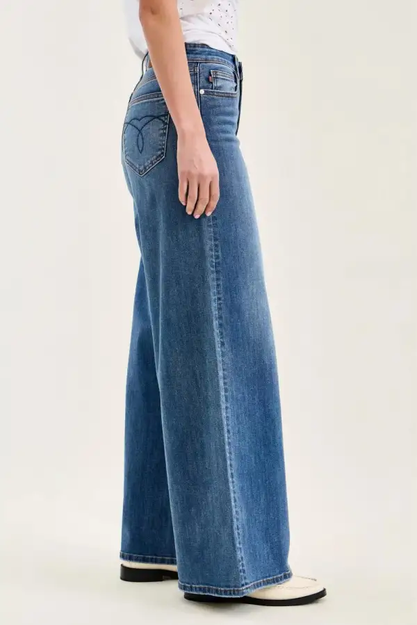 Smart Casual Denim High Rise Wide Leg Pocketed Jeans